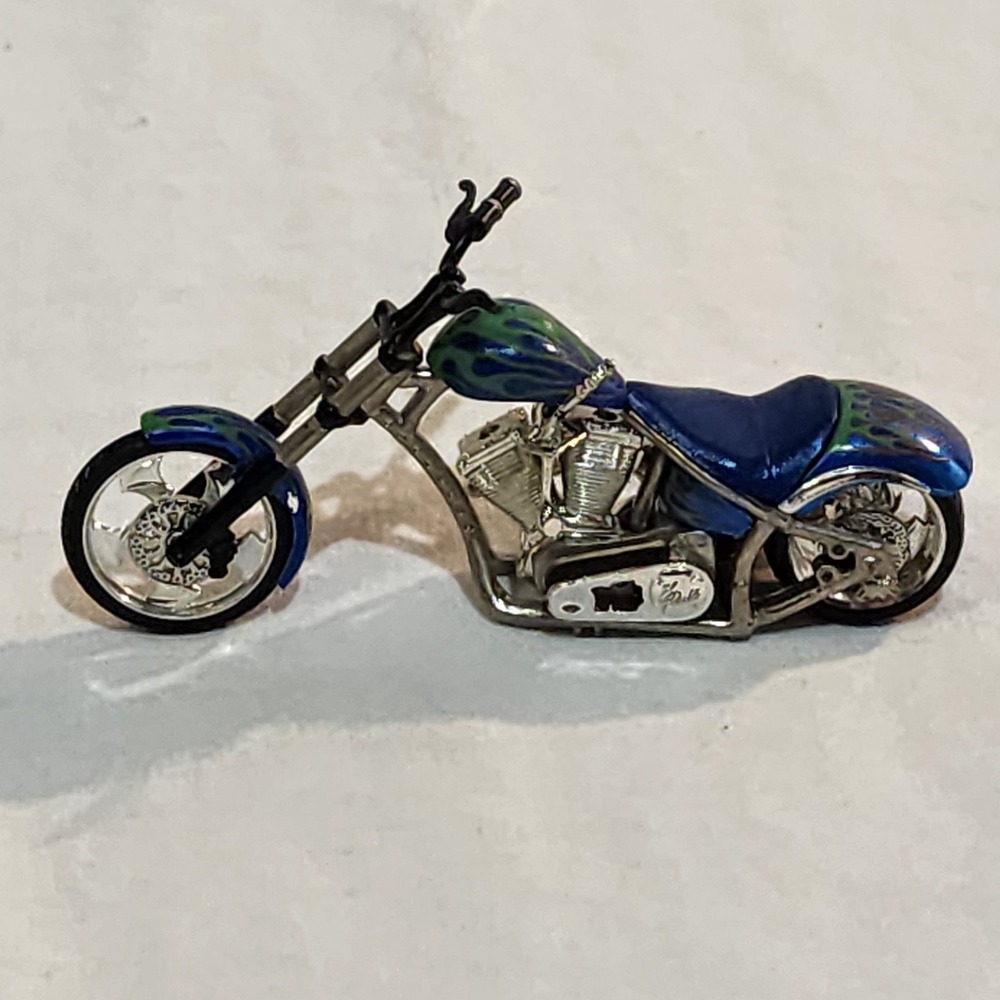 Muscle Machines West Coast Choppers Jesse James Cherry CFL Motorcycle El Diablo